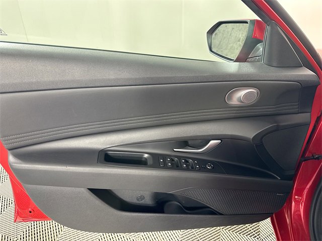 Used 2021 Hyundai Elantra SEL w/ Convenience + Premium Package image 12