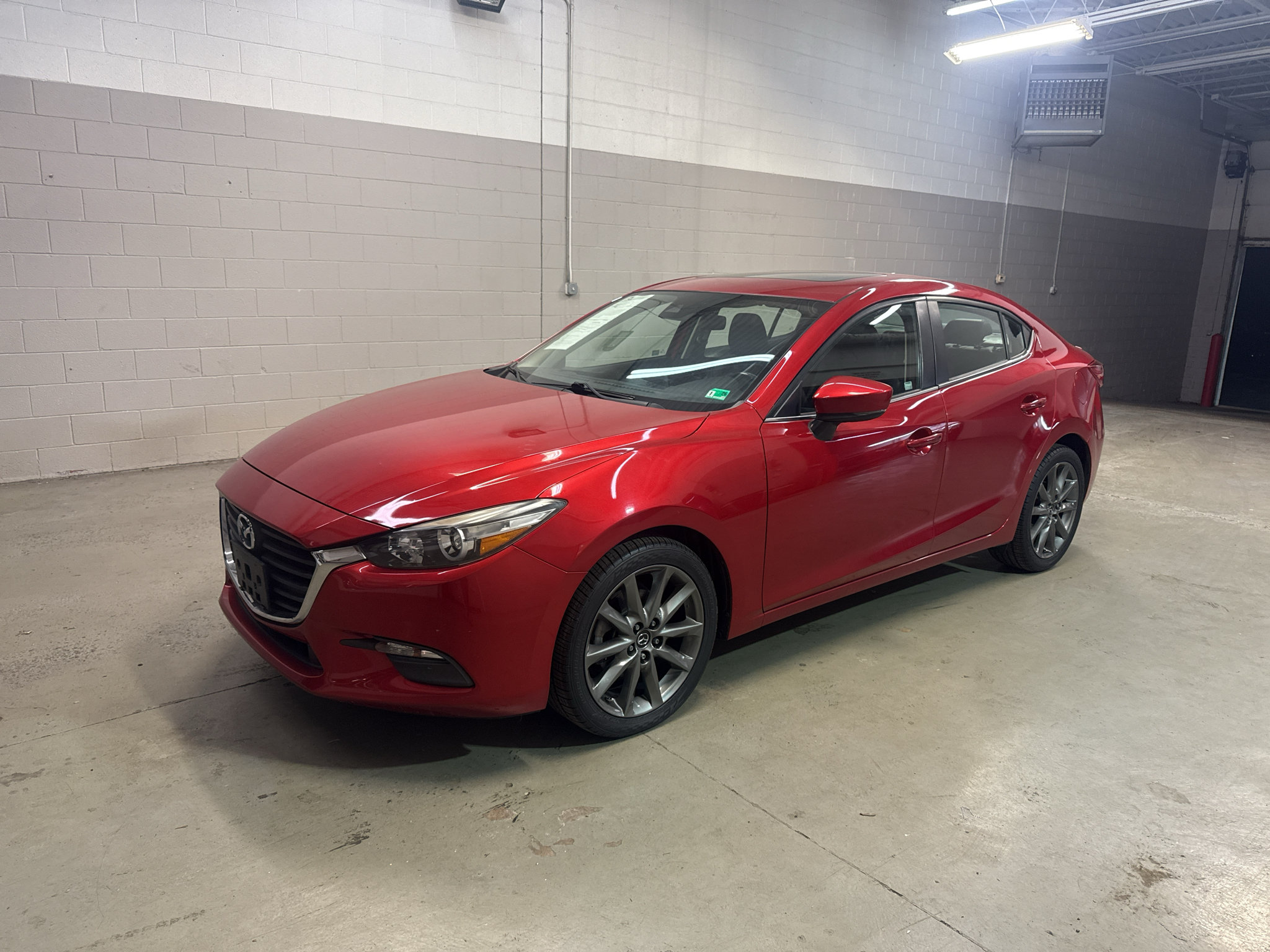 Used 2018 MAZDA MAZDA3 Touring FWD image 3