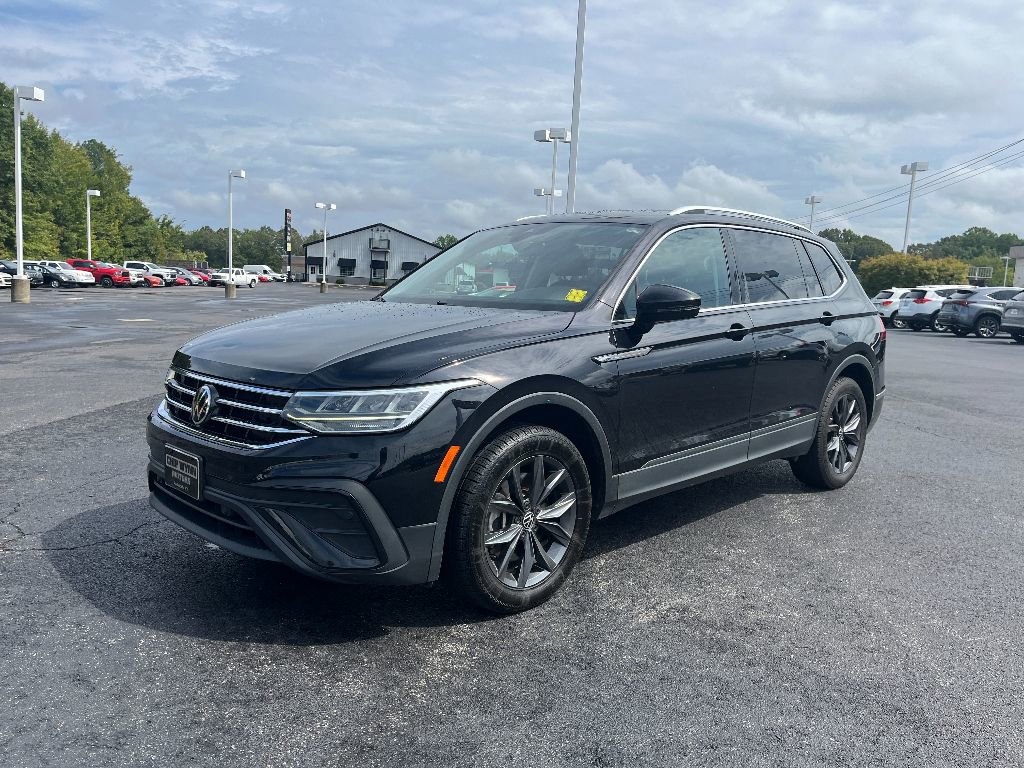 Used 2022 Volkswagen Tiguan SE image 3