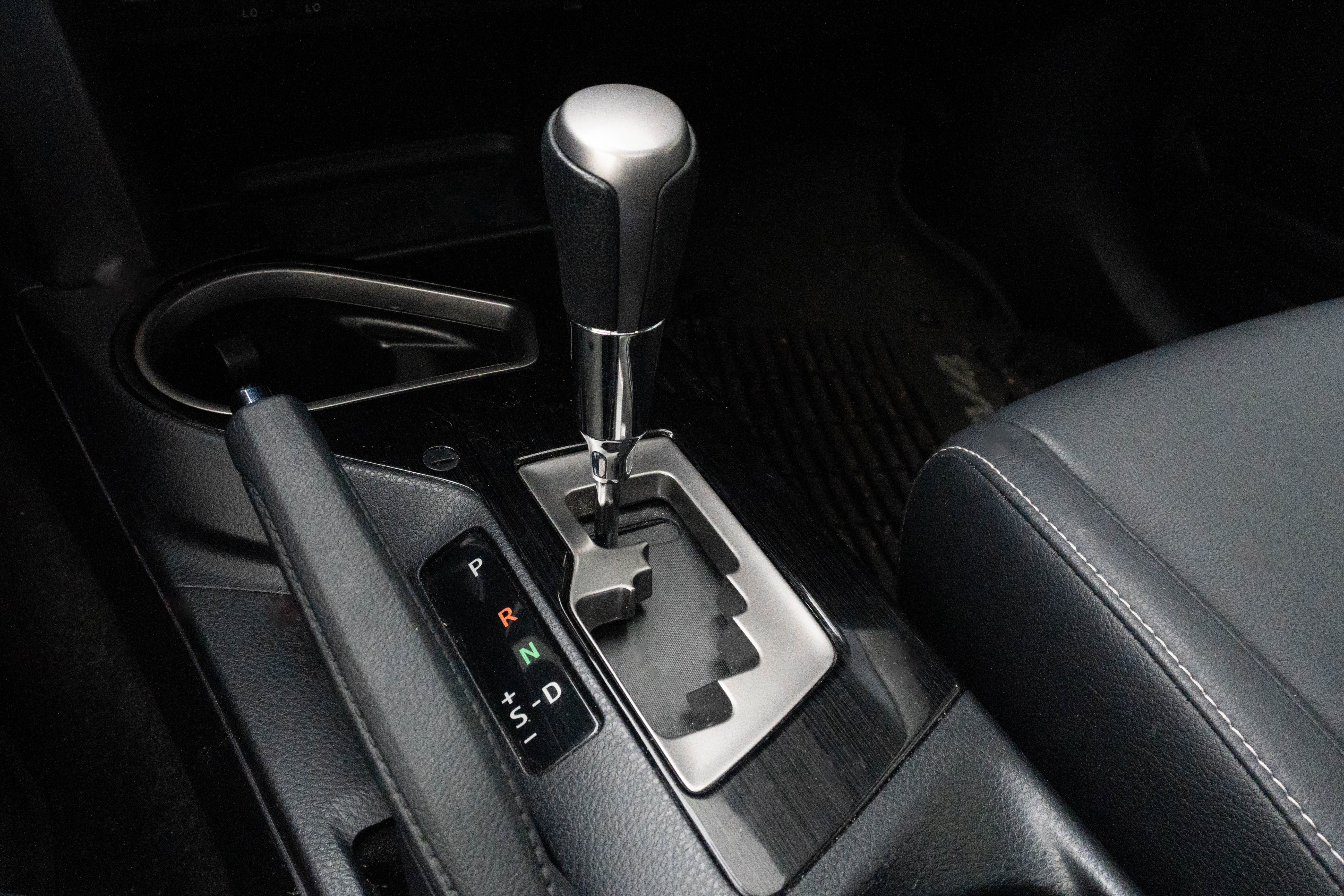 Used 2018 Toyota RAV4 Limited image 28