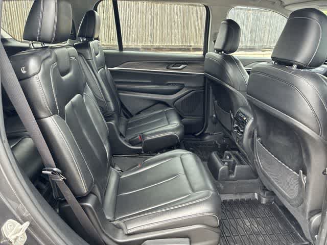 Used 2023 Jeep Grand Cherokee L Limited AWD/4WD image 21
