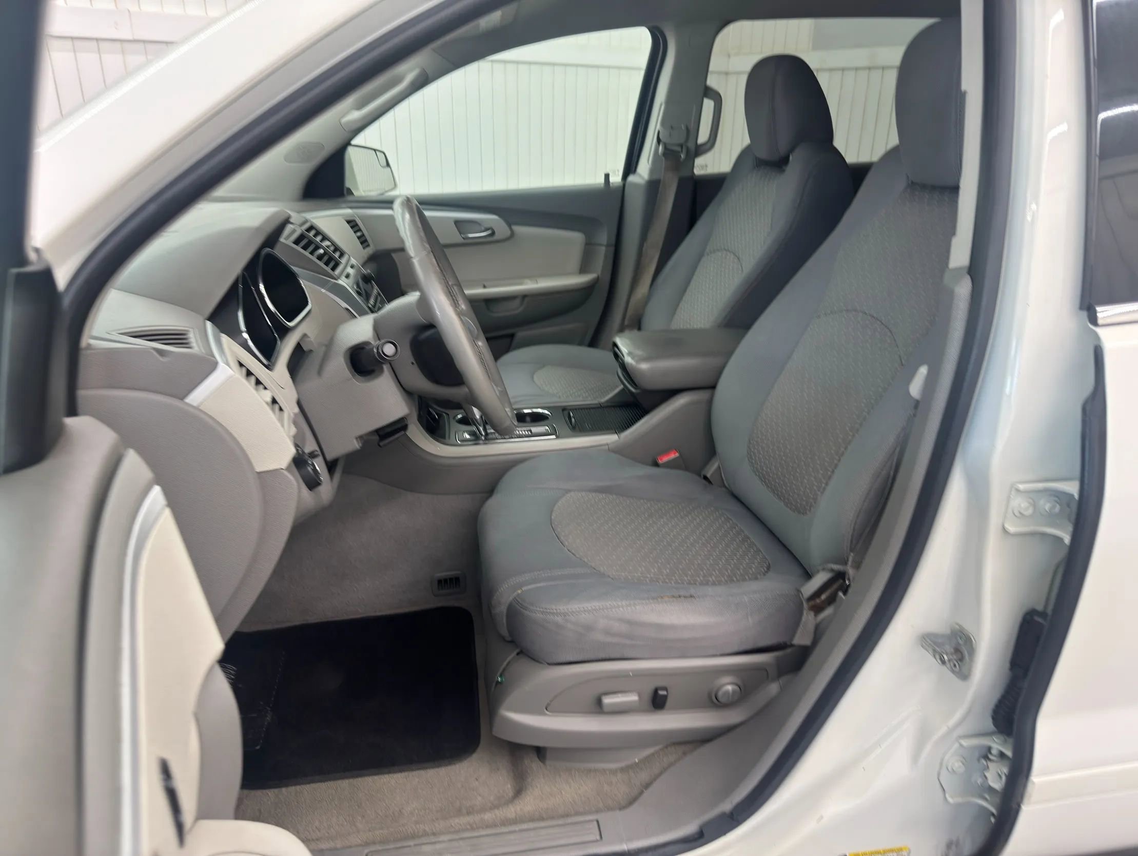 Used 2011 Chevrolet Traverse LT image 16