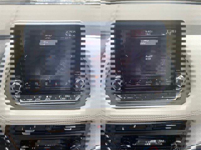 Used 2023 Nissan Rogue SV image 19