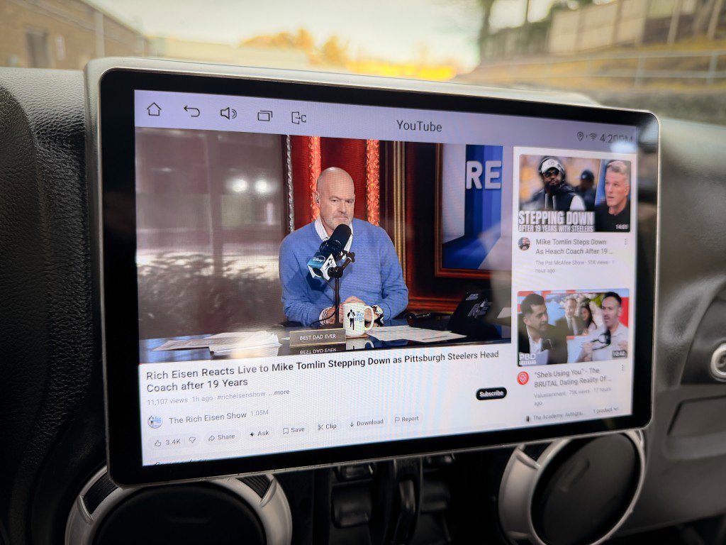 Used 2013 Jeep Wrangler Unlimited Sahara w/ Connectivity Group image 17