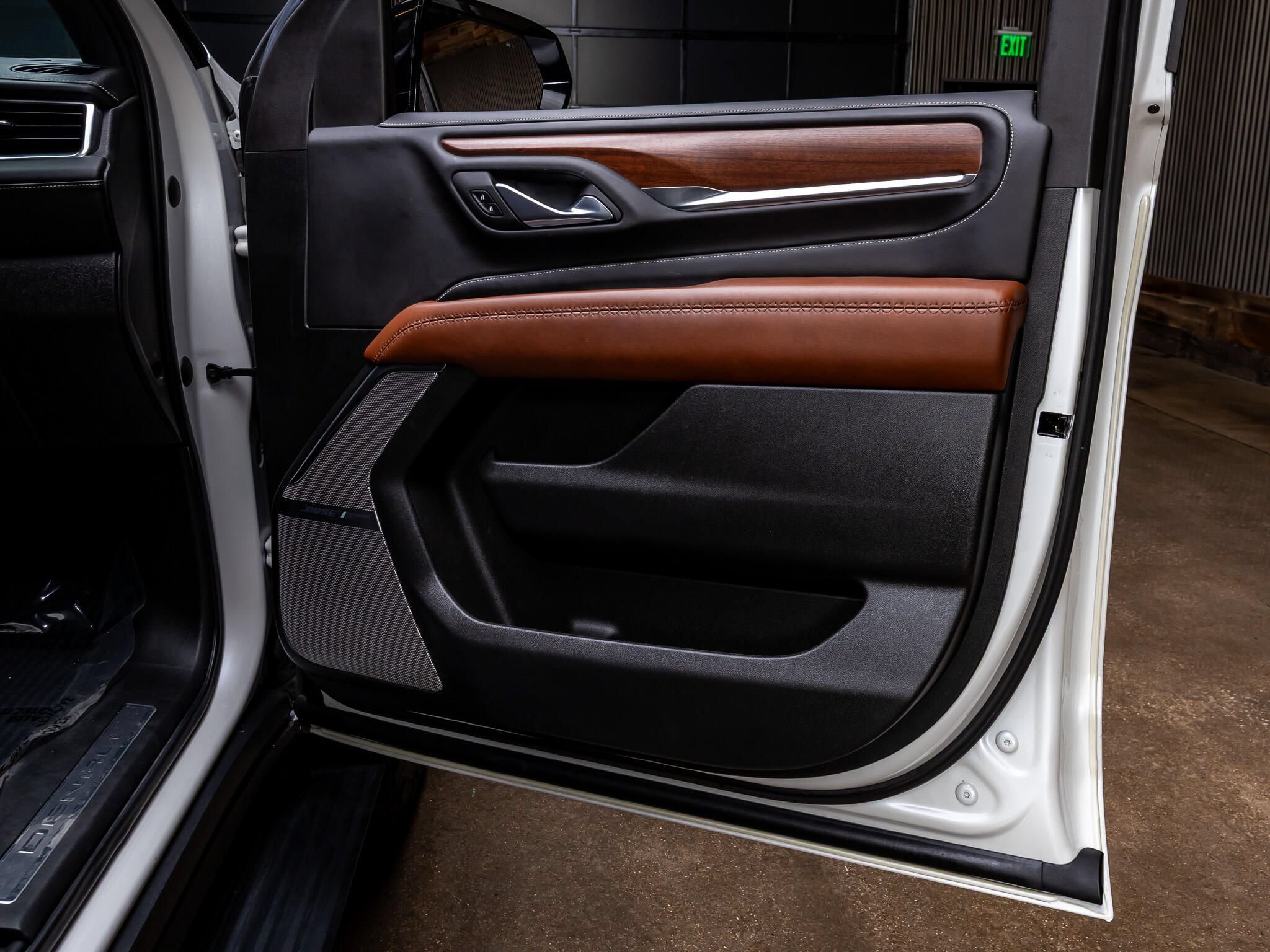 Used 2023 GMC Yukon Denali Ultimate AWD/4WD image 38