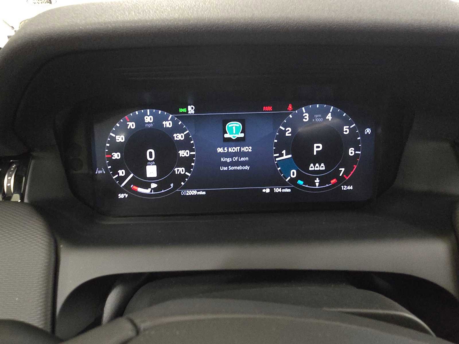 Certified 2025 Land Rover Discovery Sport Dynamic SE image 27