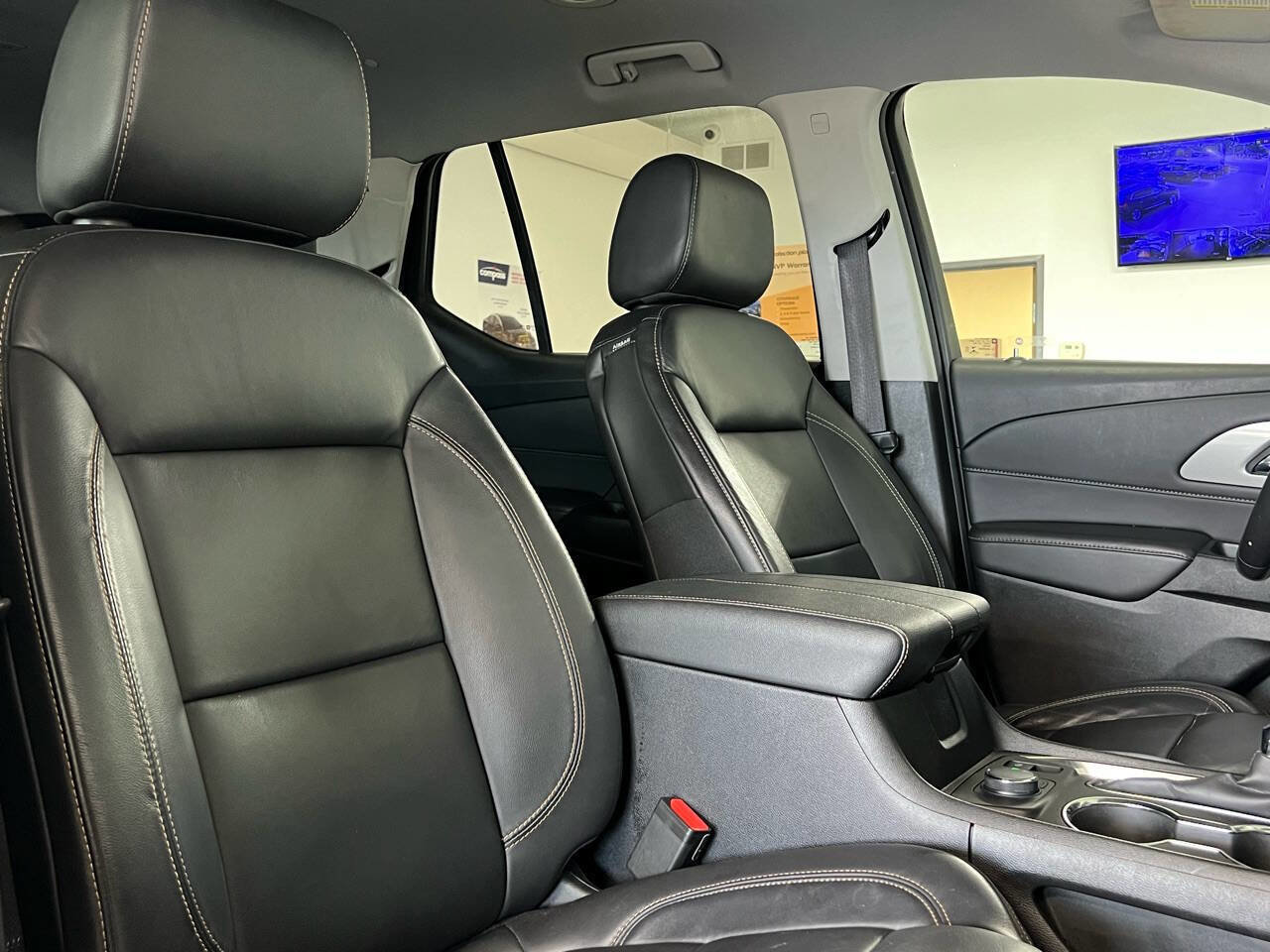 Used 2021 Chevrolet Traverse LT w/ LT Premium Package image 18