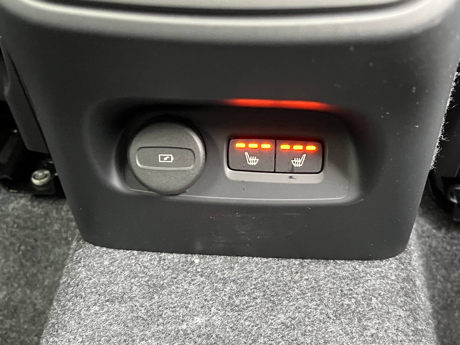 New 2026 Volvo XC40 B5 Plus w/ Protection Package Premier AWD/4WD image 17