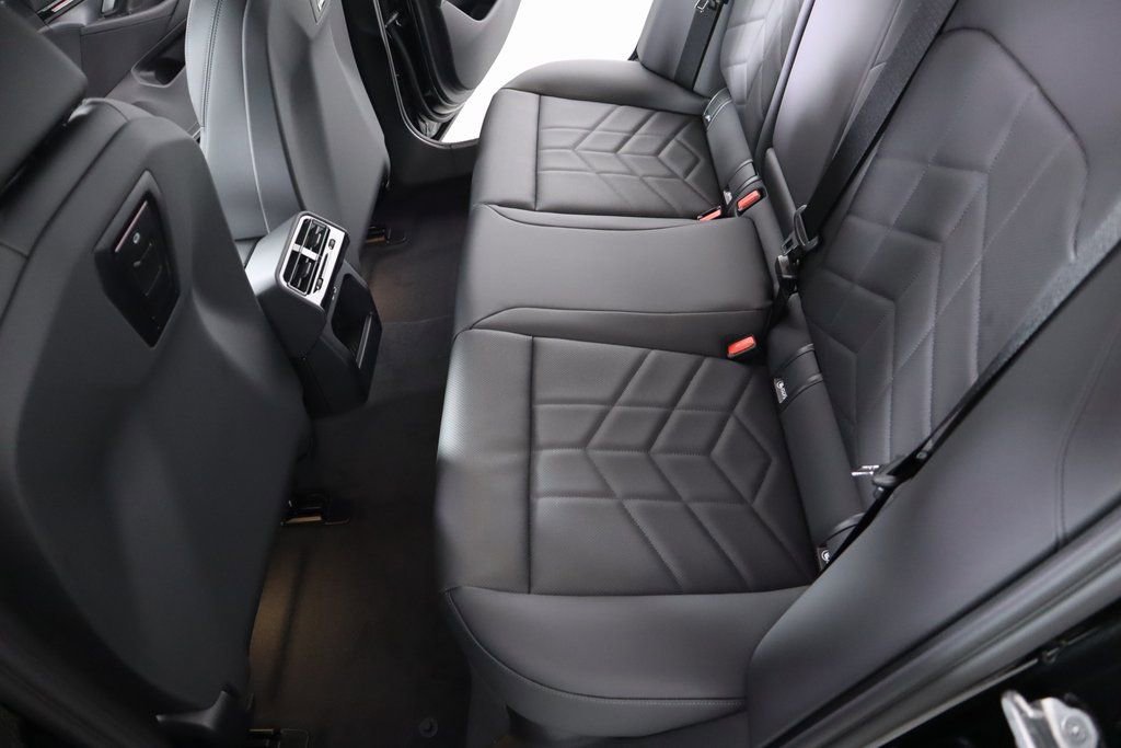 New 2025 BMW 530i xDrive w/ M Sport Package AWD/4WD image 13