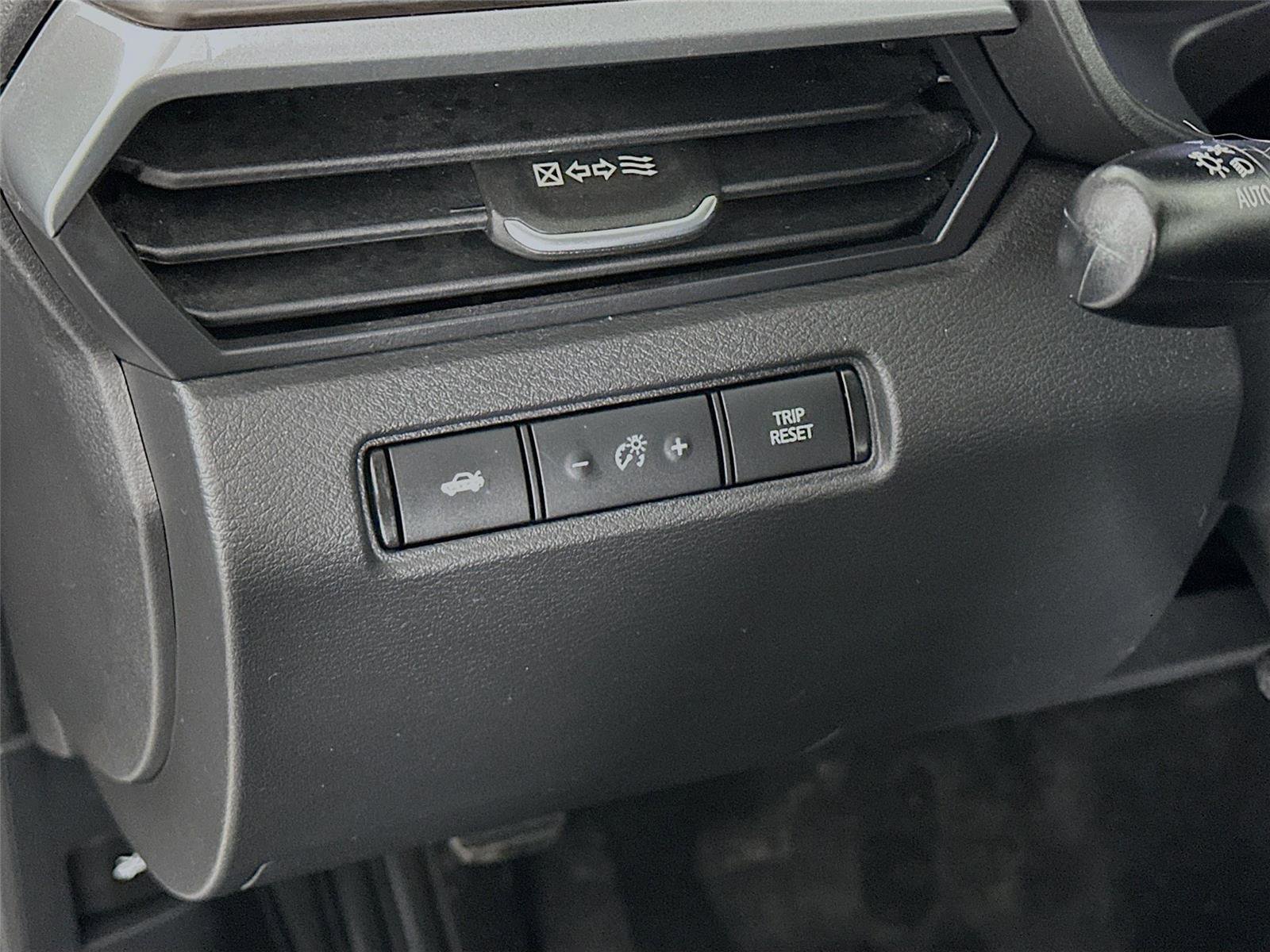 Used 2024 Nissan Altima 2.5 SV image 14