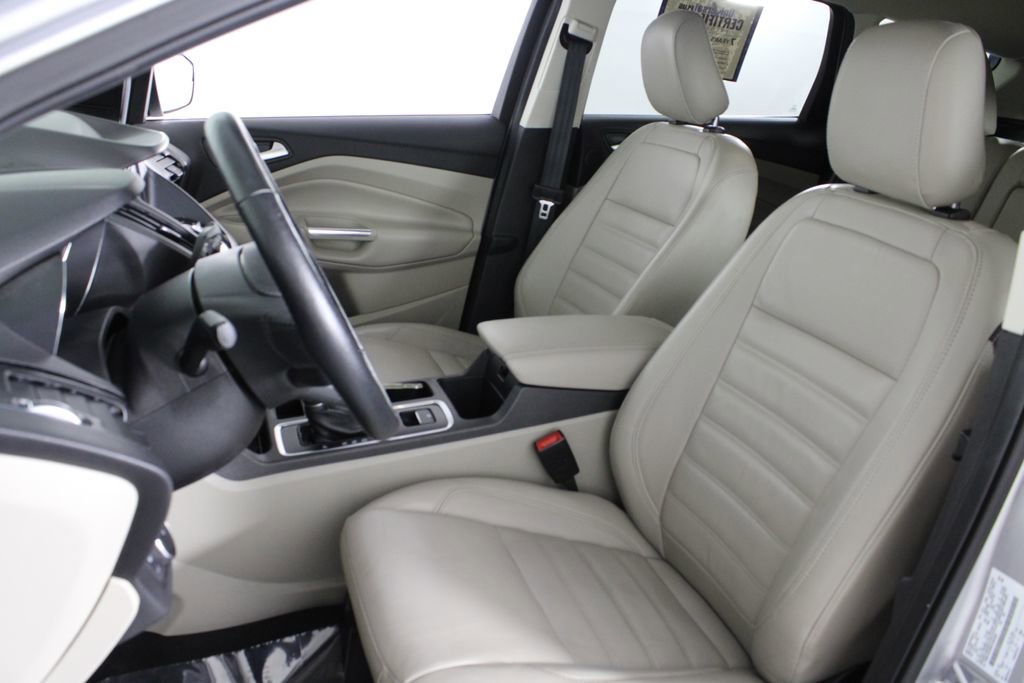 Used 2019 Ford Escape Titanium image 17