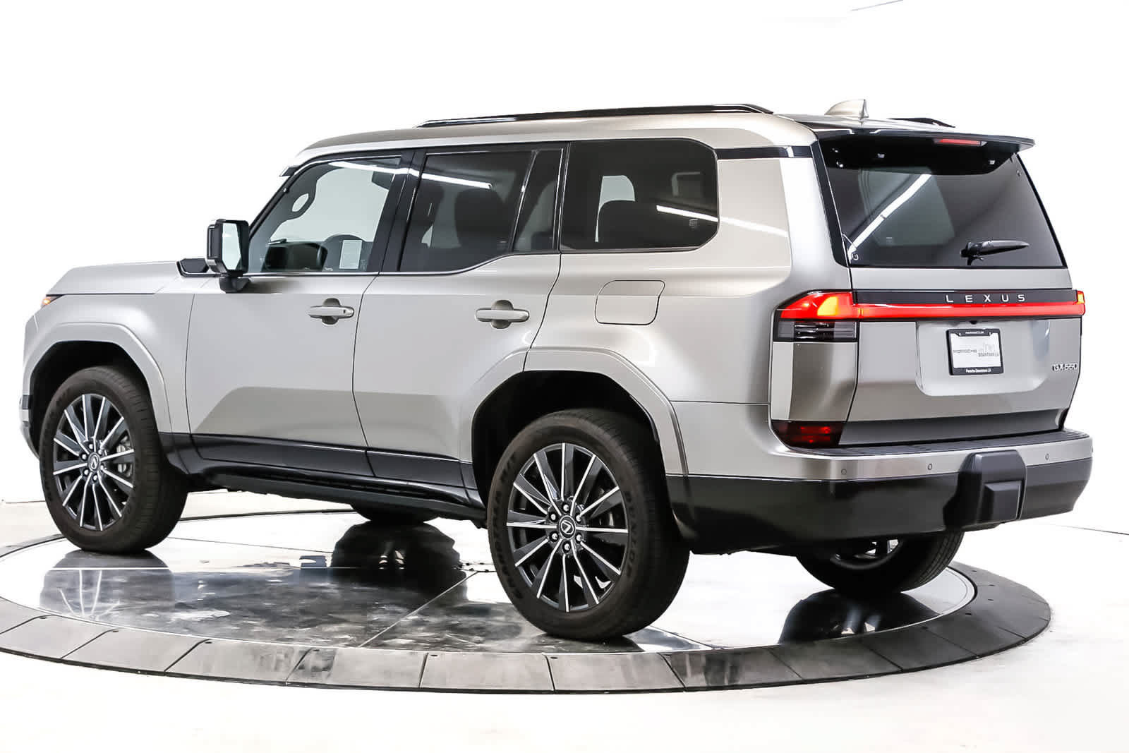Used 2025 Lexus GX 550 w/ Accessory Package (Z1) AWD/4WD image 3