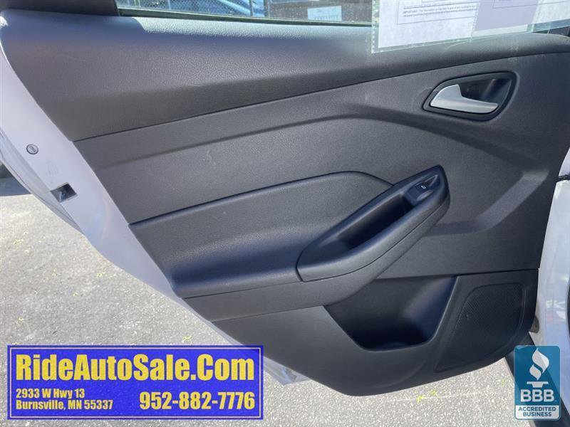 Used 2014 Ford Focus SE w/ SE Winter Package FWD image 11