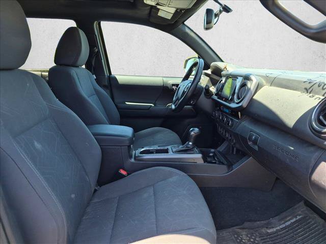 Used 2017 Toyota Tacoma TRD Sport AWD/4WD image 19