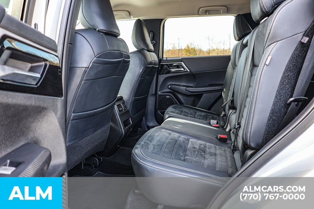 Used 2025 Mitsubishi Outlander SE image 21