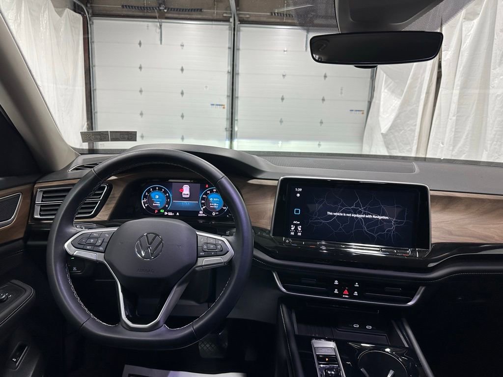 Used 2025 Volkswagen Atlas SE image 16