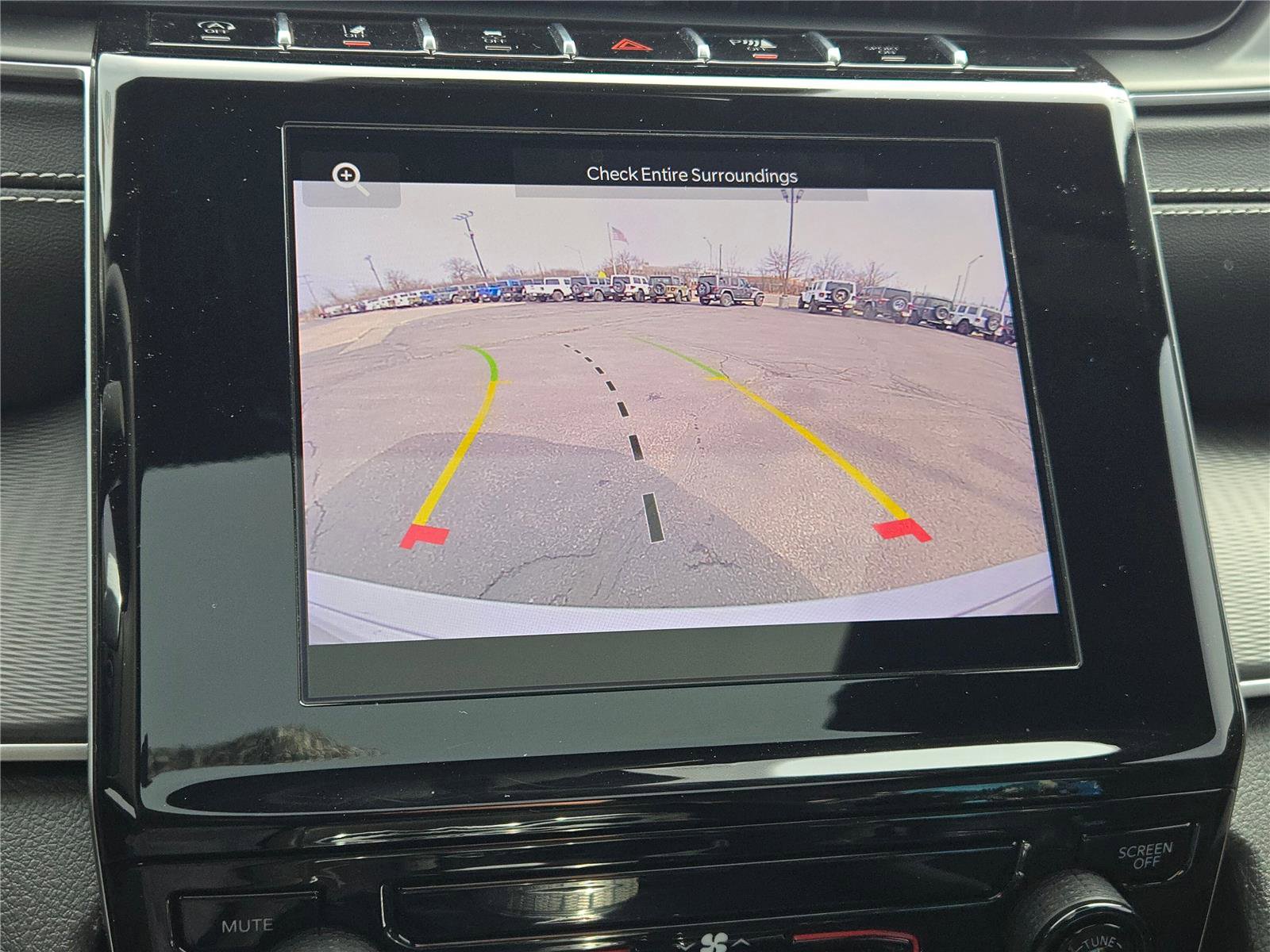 Used 2024 Jeep Grand Cherokee Laredo X image 31