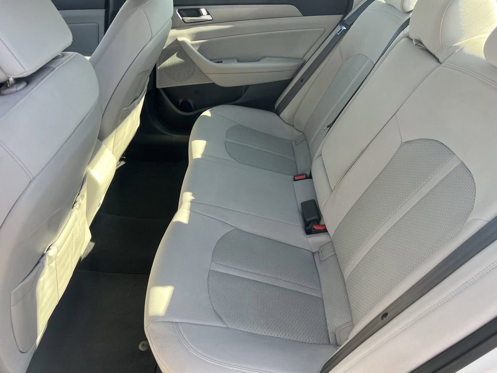 Used 2015 Hyundai Sonata SE w/ Option Group 09 image 16