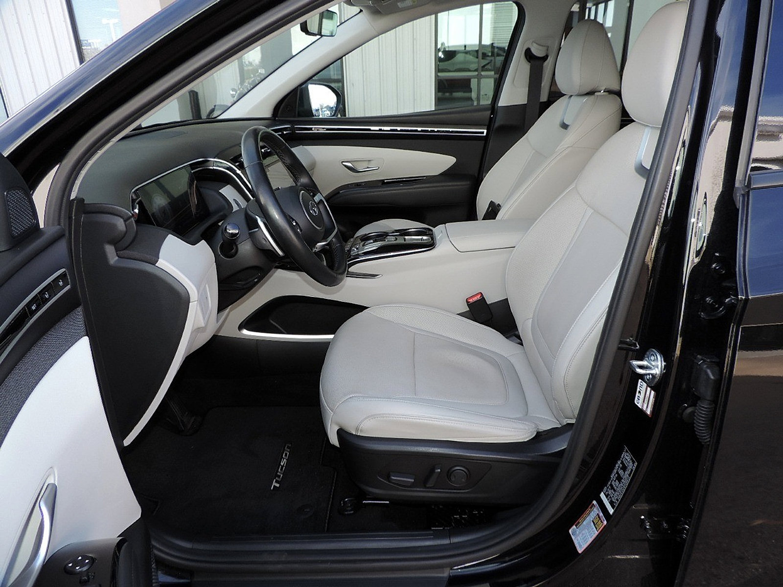 Used 2023 Hyundai Tucson Limited image 14