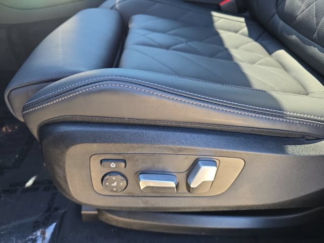 Used 2024 BMW X5 xDrive40i w/ Parking Assistance Package AWD/4WD image 32