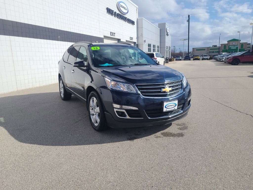 Used 2016 Chevrolet Traverse LT w/ Style and Technology Package FWD image 8