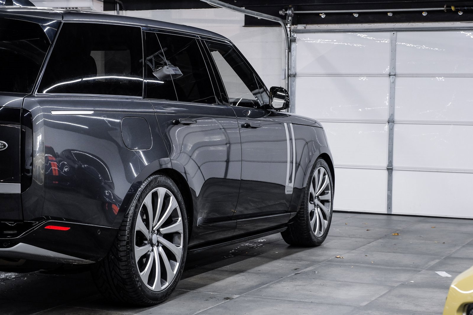 Used 2023 Land Rover Range Rover Autobiography image 16
