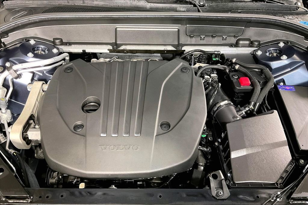 Used 2025 Volvo XC60 B5 Plus w/ Protection Package Premier image 9