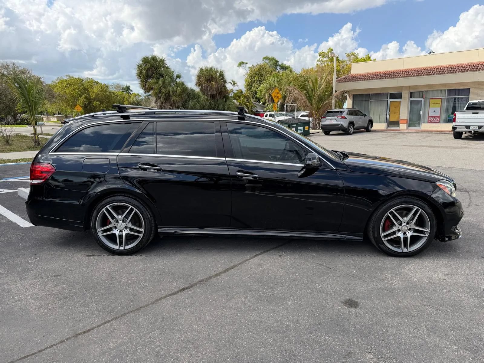 Used 2016 Mercedes-Benz E 350 4MATIC Wagon w/ Premium Package image 4
