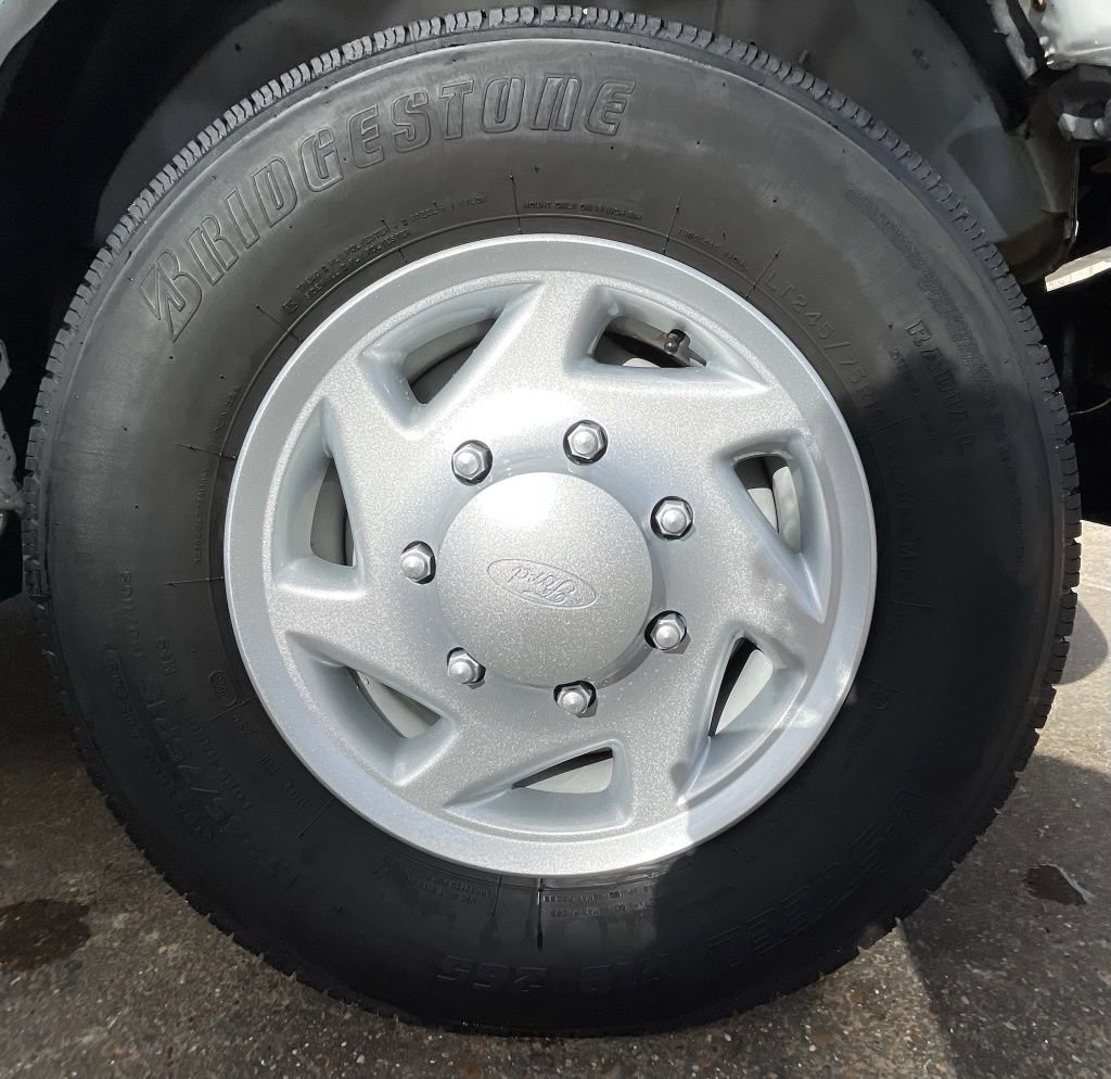Used 2009 Ford E-350 and Econoline 350 XLT image 13