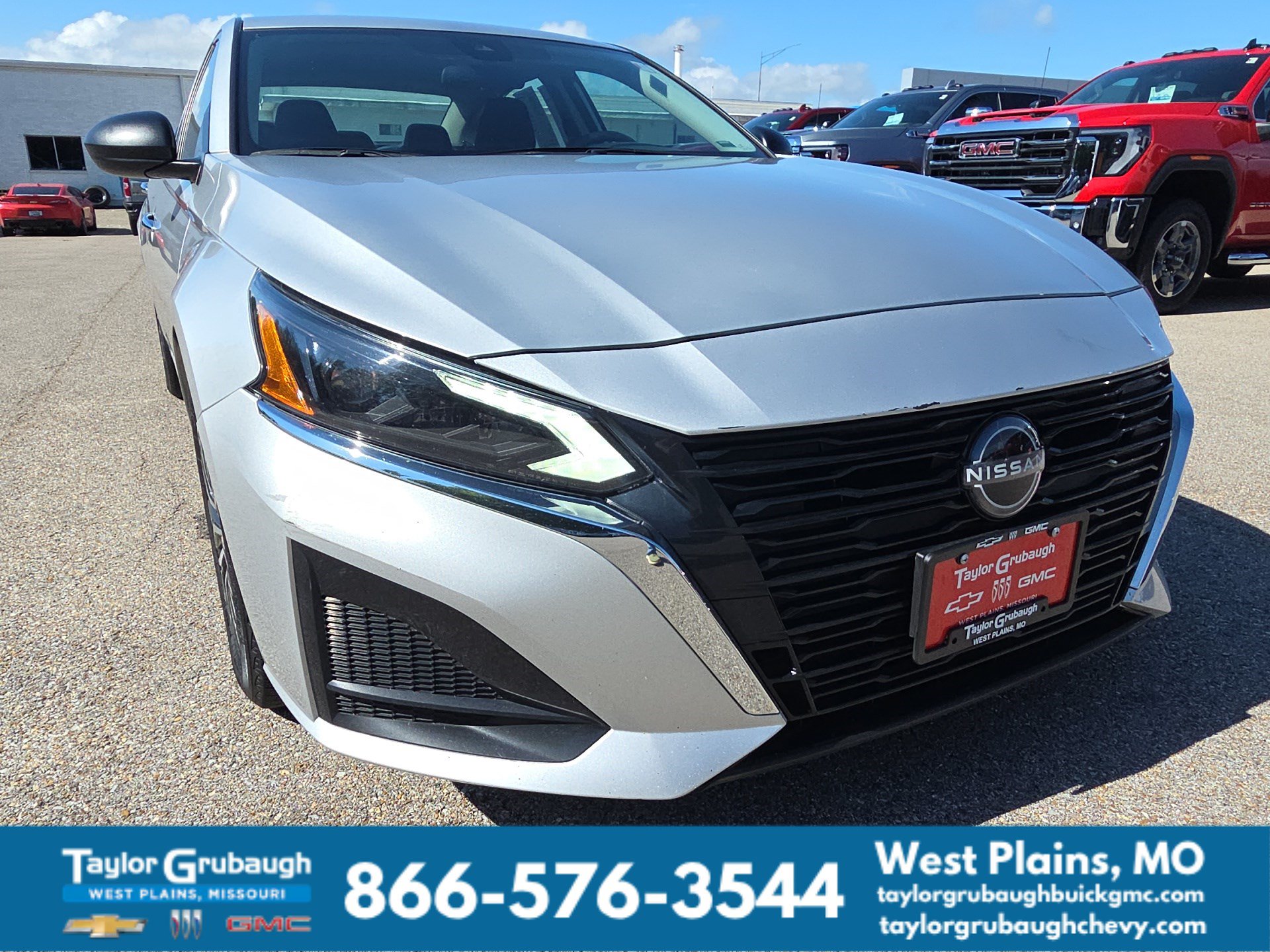 Used 2024 Nissan Altima 2.5 SV FWD image 11