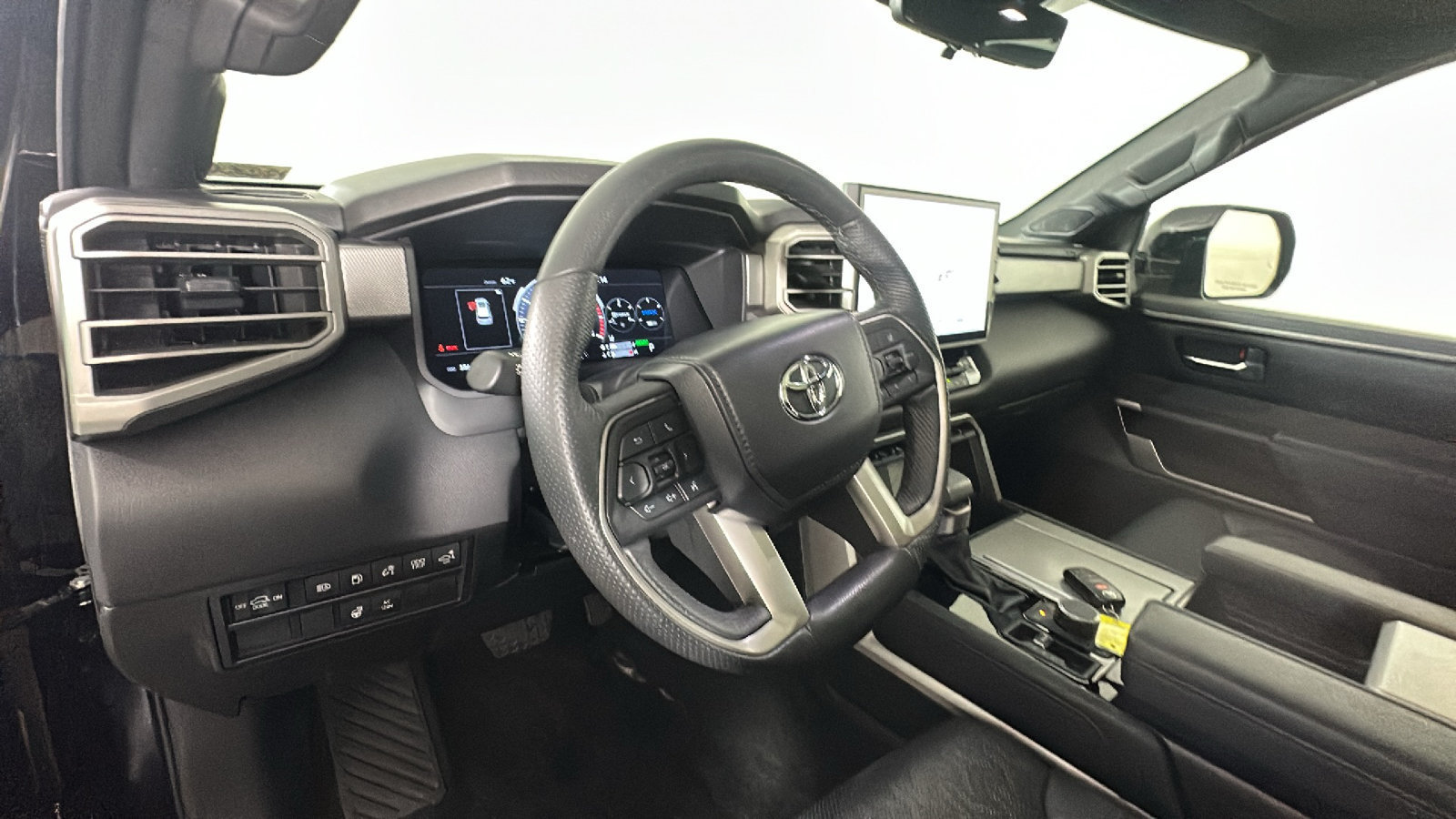 Used 2025 Toyota Sequoia Limited w/ Tow Technology Package AWD/4WD image 17