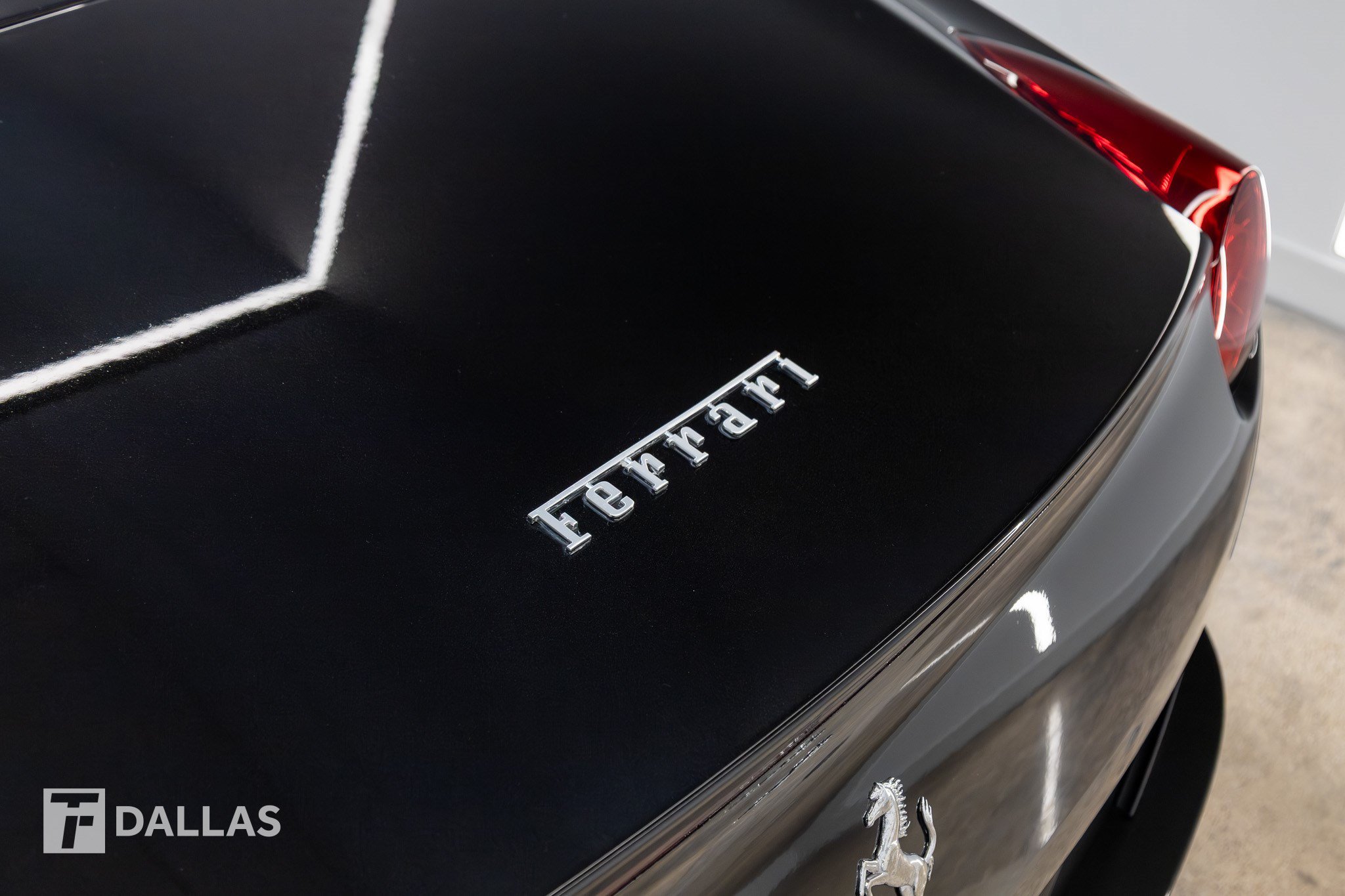 Used 2011 Ferrari California RWD image 11