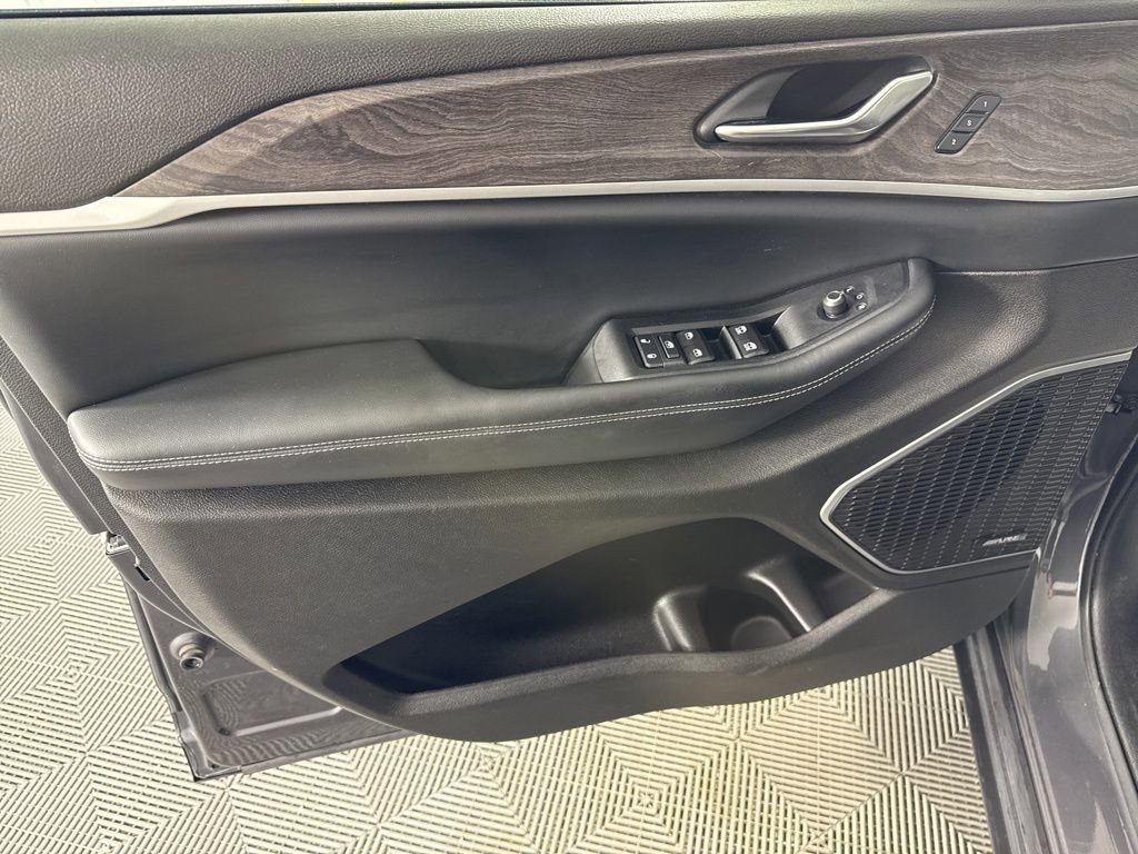 Used 2022 Jeep Grand Cherokee Limited image 11