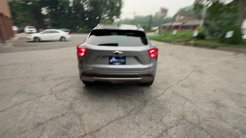 Used 2024 Chevrolet Trax ACTIV w/ Sunroof Package FWD image 11