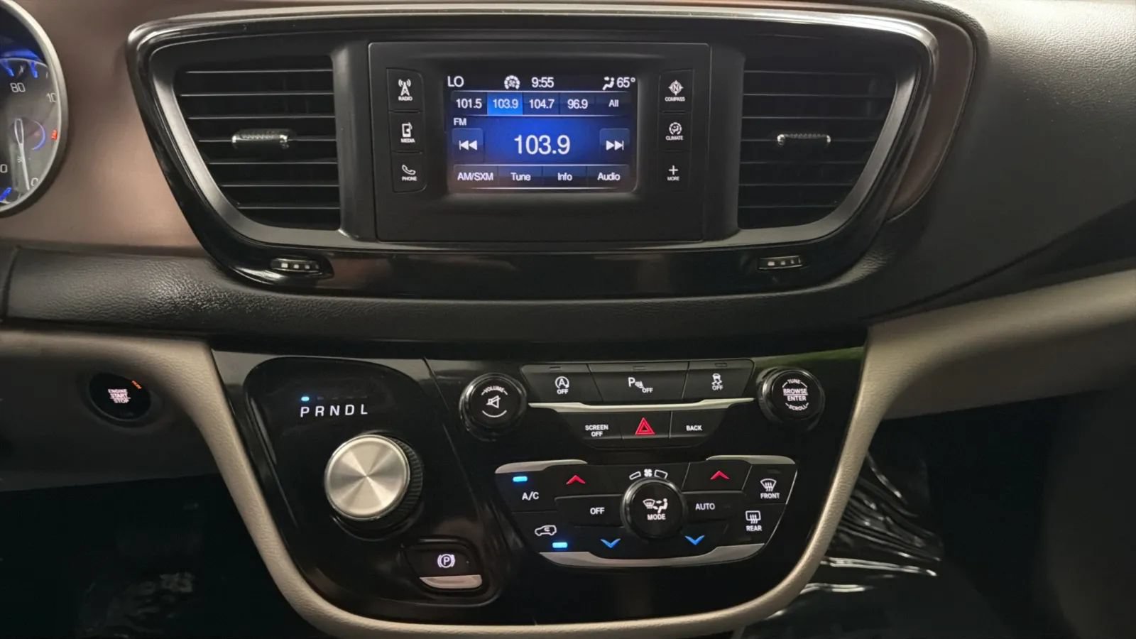 Used 2017 Chrysler Pacifica Touring-L FWD image 14