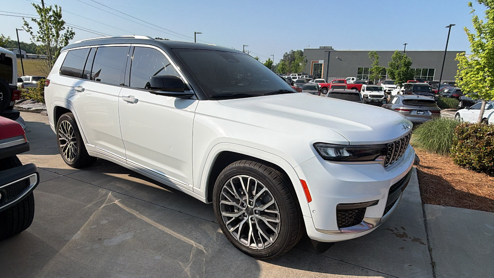 Used 2021 Jeep Grand Cherokee L Summit AWD/4WD image 5