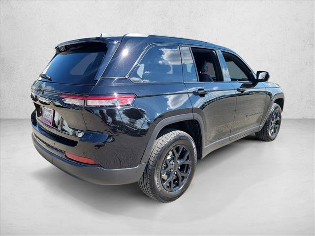 Used 2025 Jeep Grand Cherokee Altitude image 5