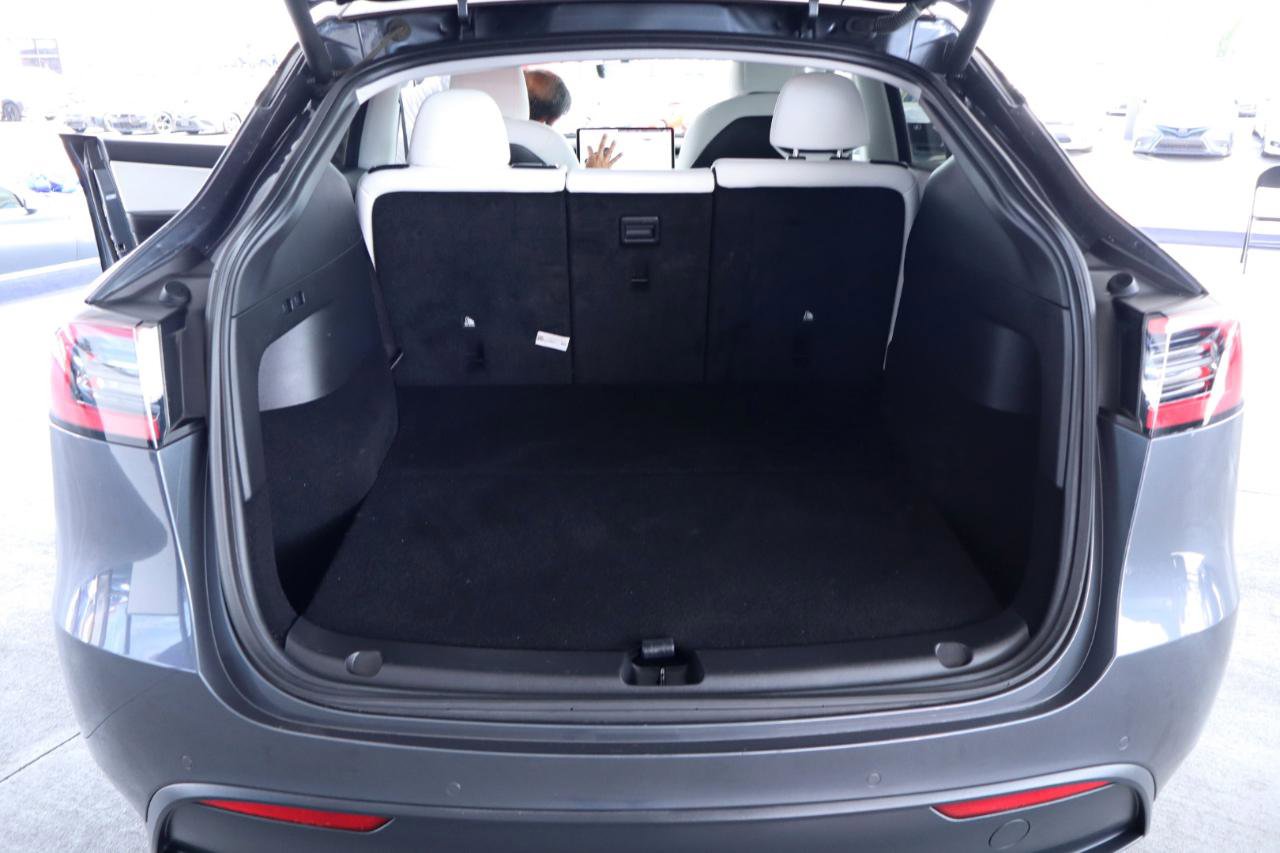 Used 2021 Tesla Model Y Long Range image 30