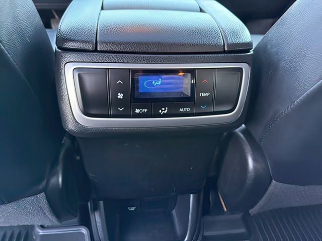 Used 2018 Toyota Highlander XLE image 25