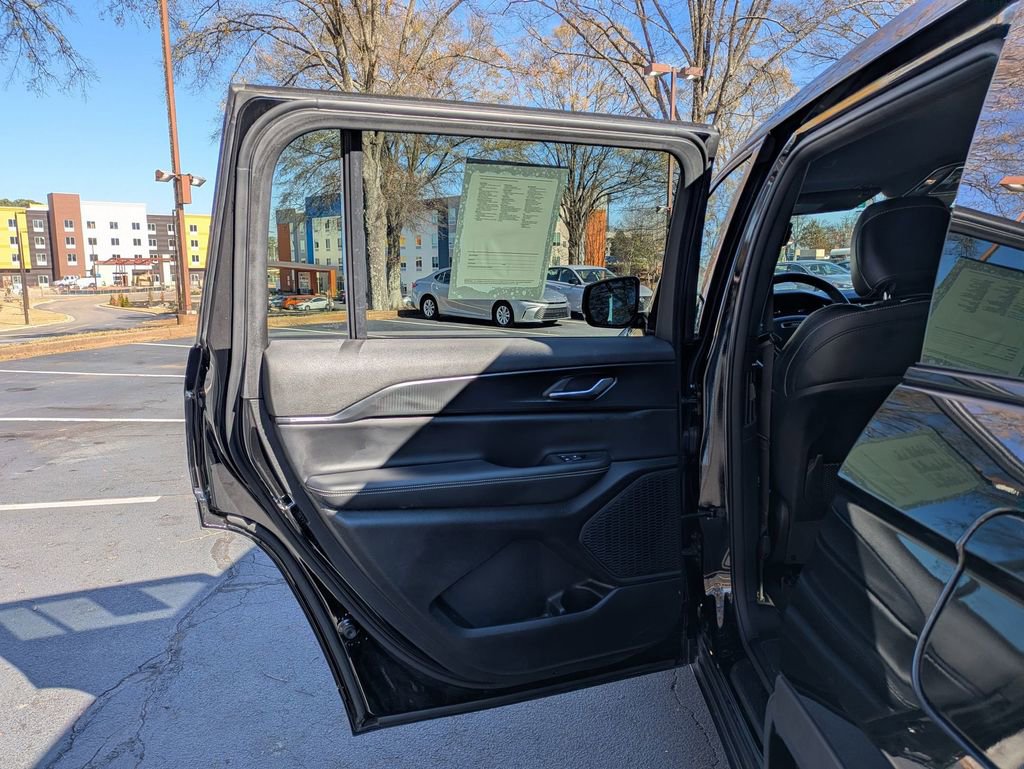 Used 2024 Jeep Grand Cherokee L Laredo image 25