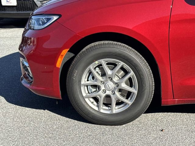 New 2026 Chrysler Pacifica Select image 8