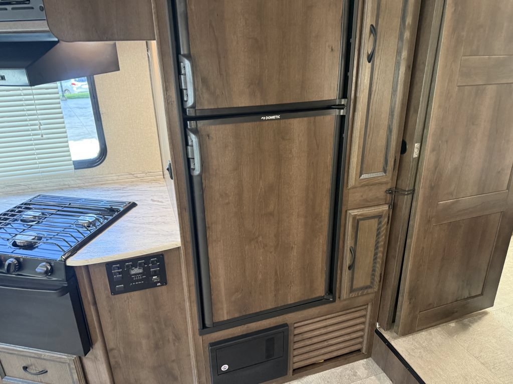 Used 2017 Ford E-450 and Econoline 450 Super Duty w/ Motorhome Prep Package RWD image 47