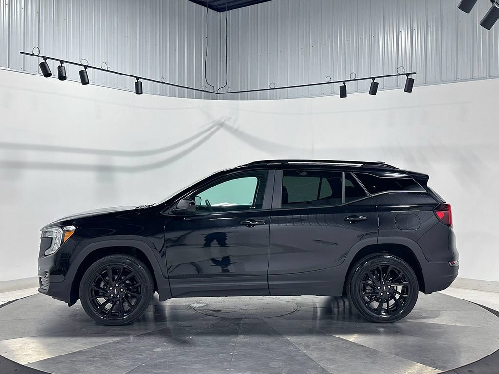 Used 2023 GMC Terrain SLE w/ Elevation Edition AWD/4WD image 14