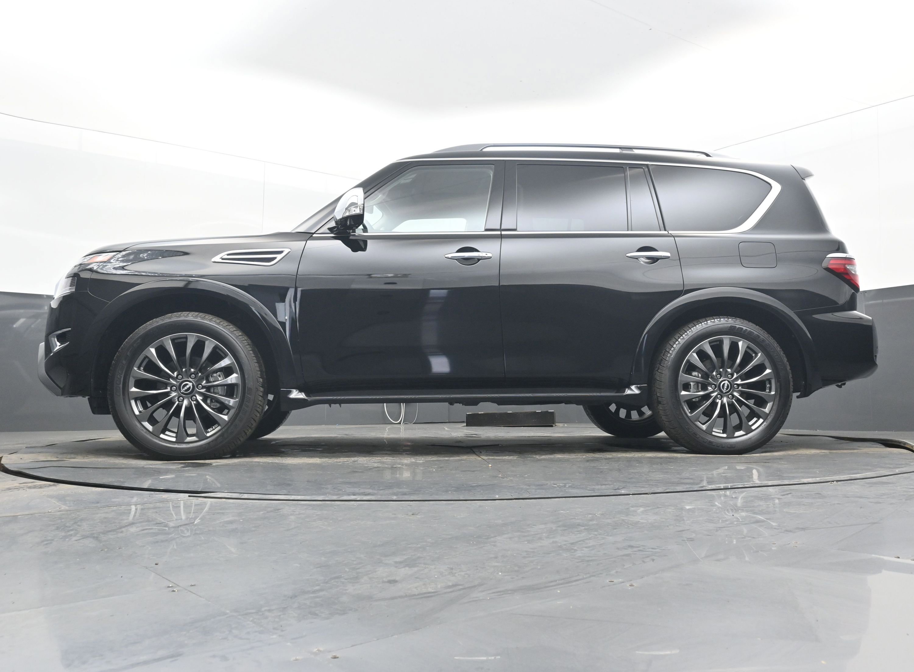 Used 2024 Nissan Armada Platinum image 24