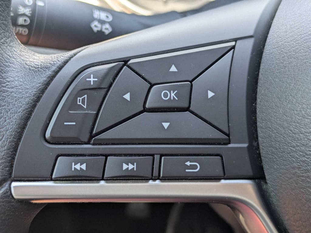 Used 2020 Nissan Rogue Sport SV FWD image 25