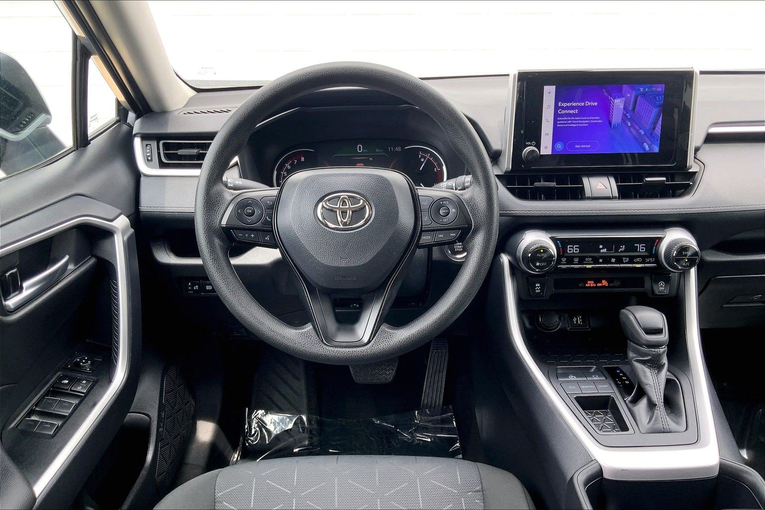 Used 2025 Toyota RAV4 XLE FWD image 6