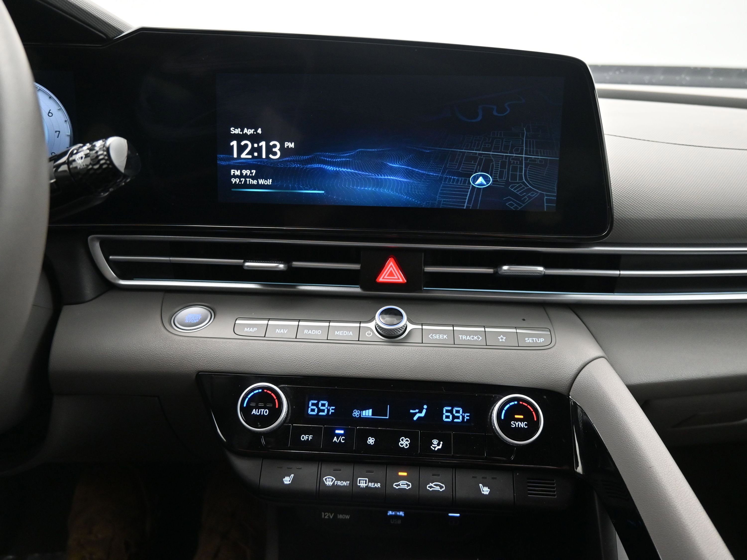 Used 2025 Hyundai Elantra SEL image 17