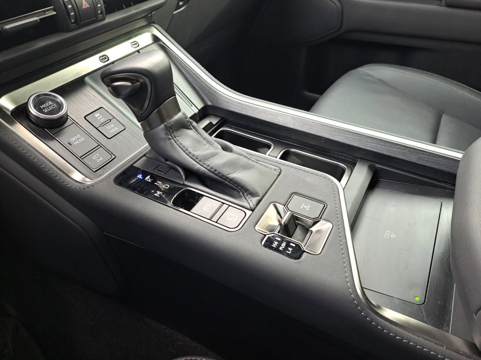 Used 2024 Lexus GX 550 image 32