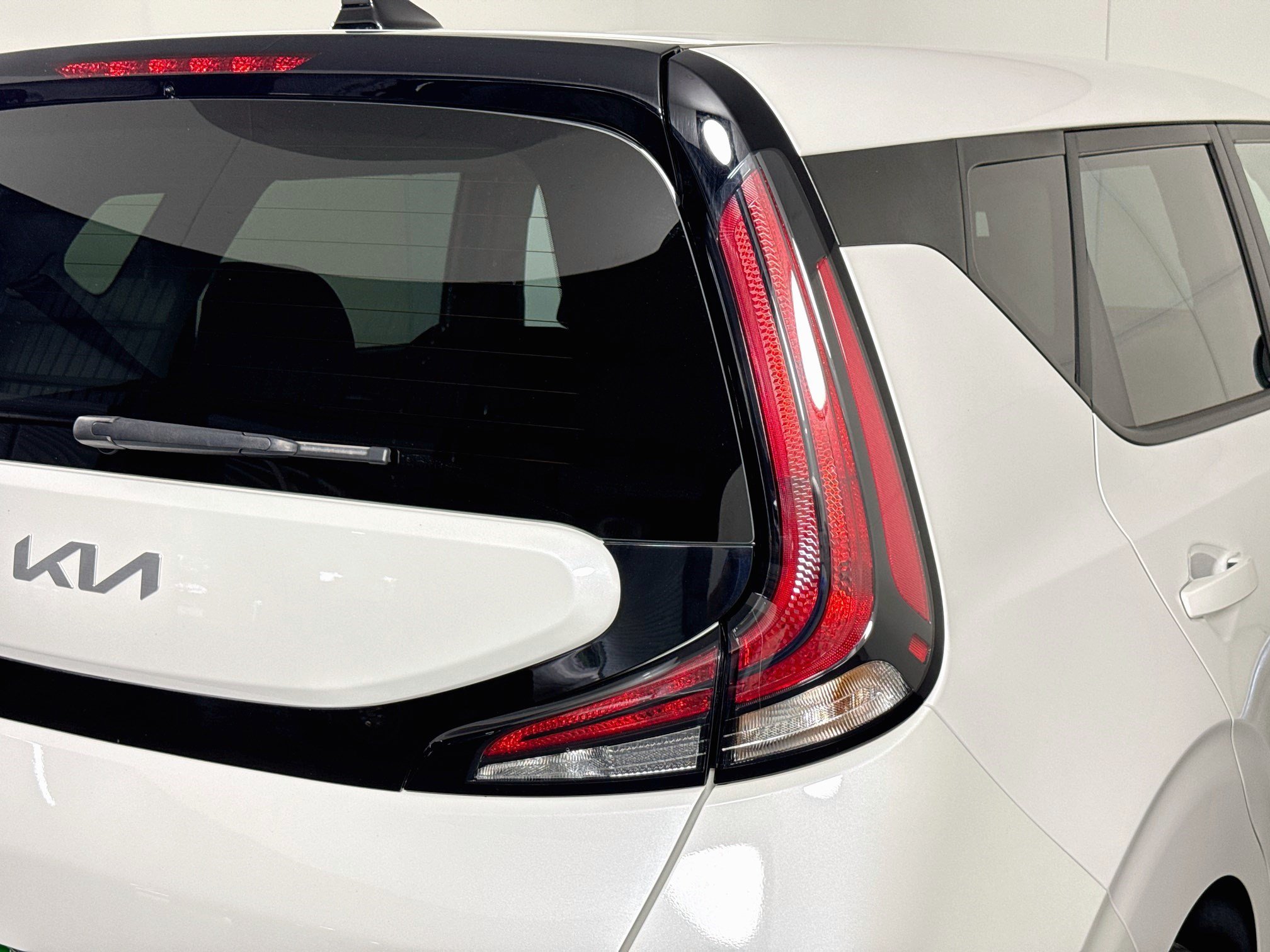 Used 2025 Kia Soul LX FWD image 33
