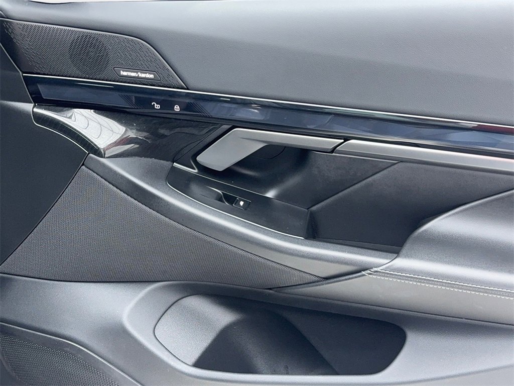 Used 2024 BMW i5 eDrive40i image 49